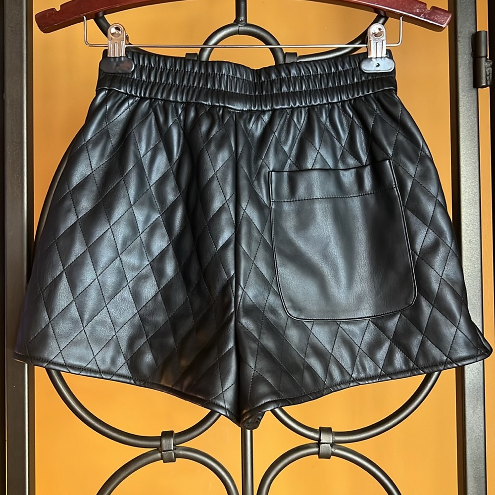 ZARA Faux Leather Quilted Shorts - Picture 3 of 15